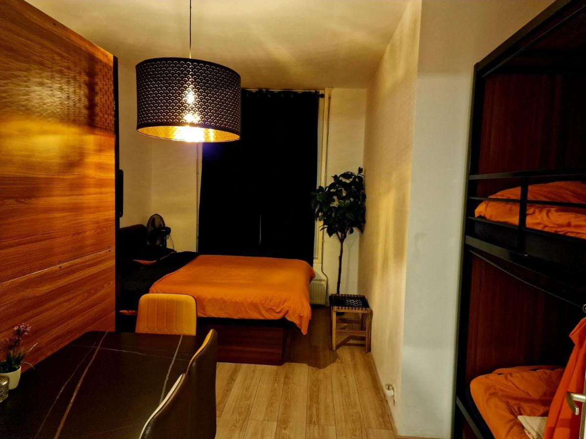 Recharge Hostel Rotterdam Ngoại thất bức ảnh