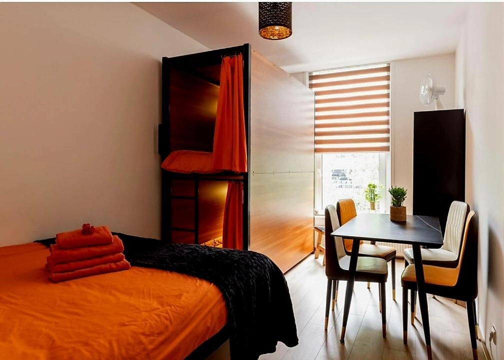 Recharge Hostel Rotterdam Ngoại thất bức ảnh