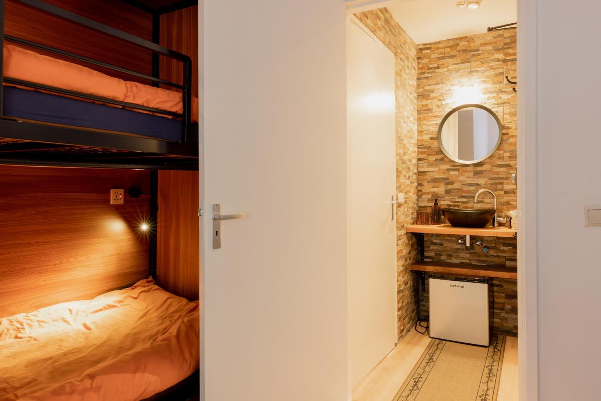 Recharge Hostel Rotterdam Phòng bức ảnh